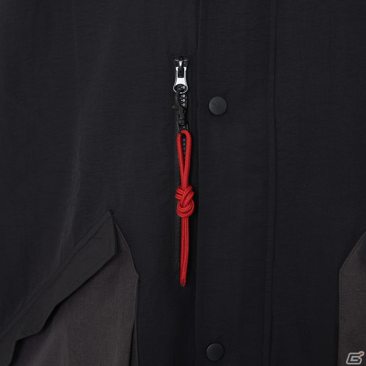 「Ghost of Tsushima」コラボアイテム第2弾が登場！冥人の面頬を刺繍したアウター、境井仁が纏う鎧を思わせる腕時計やバッグがラインナップの画像12
