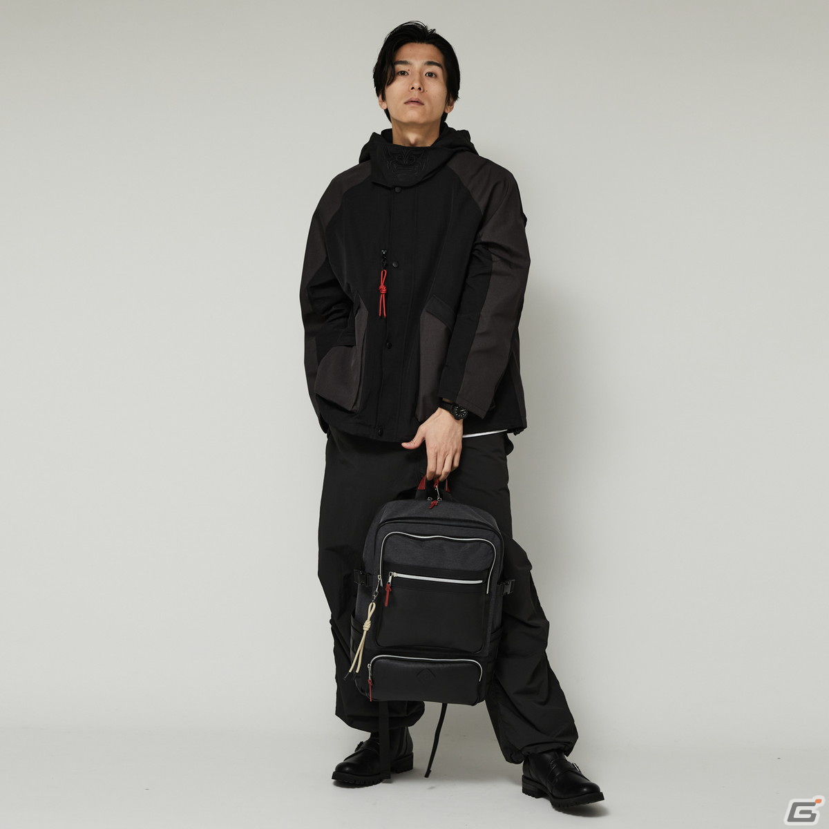 「Ghost of Tsushima」コラボアイテム第2弾が登場！冥人の面頬を刺繍したアウター、境井仁が纏う鎧を思わせる腕時計やバッグがラインナップの画像30