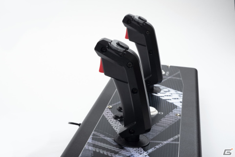 「バーチャロン」対応コントローラー「VCD－18－c 18式コントロールデバイス『ツインスティック』」の再受注販売が開始！の画像2
