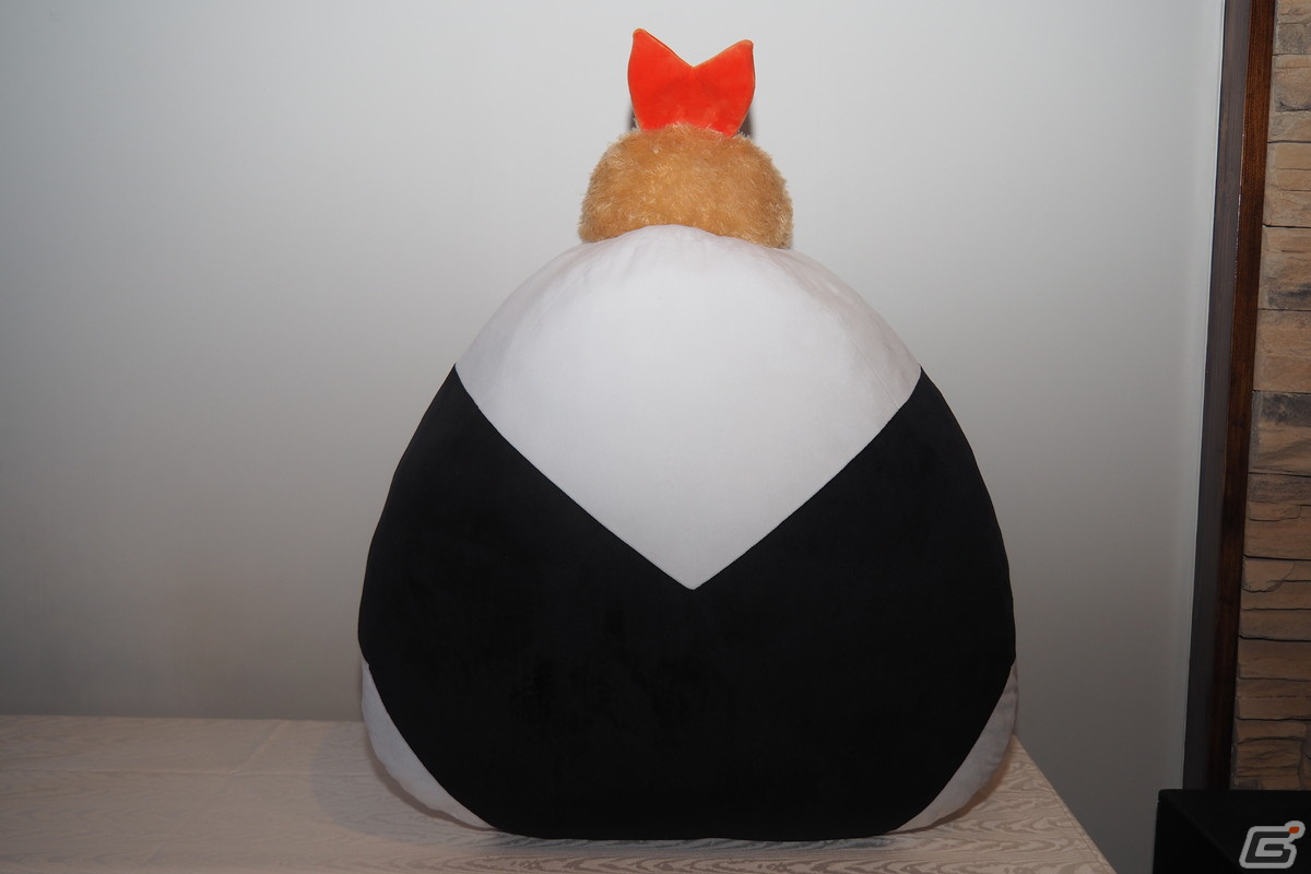 ぺコリーヌの特大えび天おにぎりクッション 13,200円