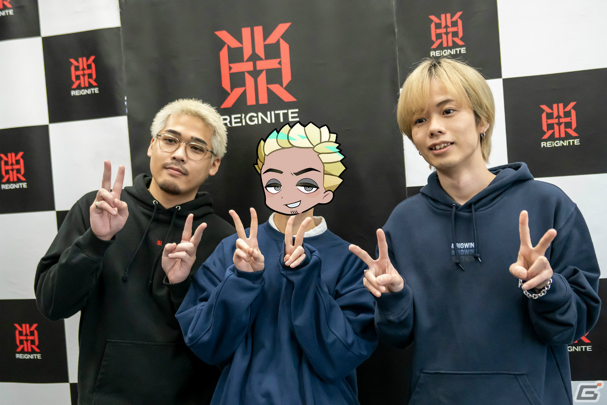 ファンと交流するストリーマー「788」(左)と「DizzyMizLizy」(右)