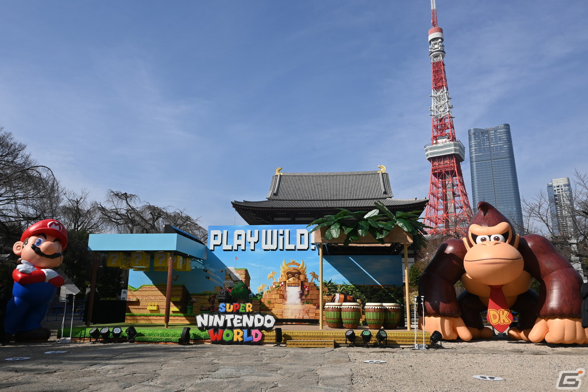 HIKAKINさんと山之内すずさんがハテナブロックを叩きまくる！スーパー・ニンテンドー・ワールド「PLAY WILD! チャレンジ」開幕セレモニーの画像