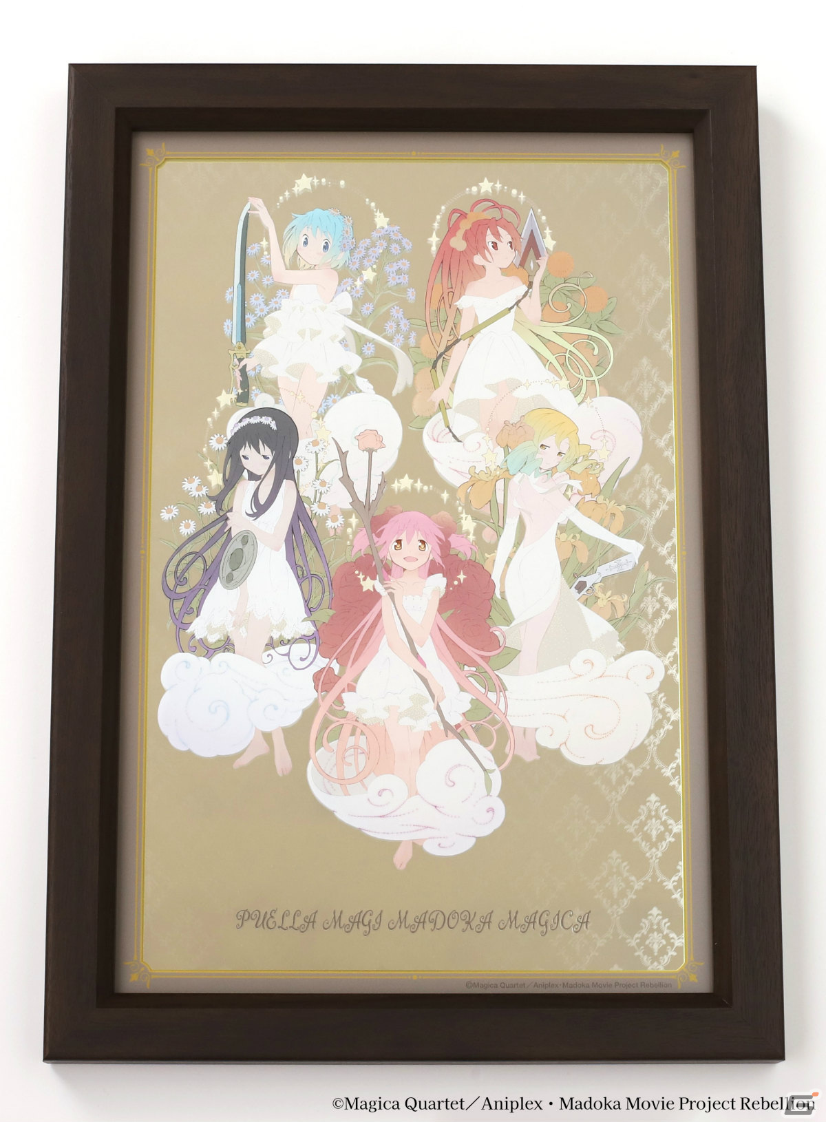 「魔法少女まどか☆マギカ」お菓子の魔女が寝袋になって登場！高級感あふれるパブミラーや描きおろしタペストリーもの画像