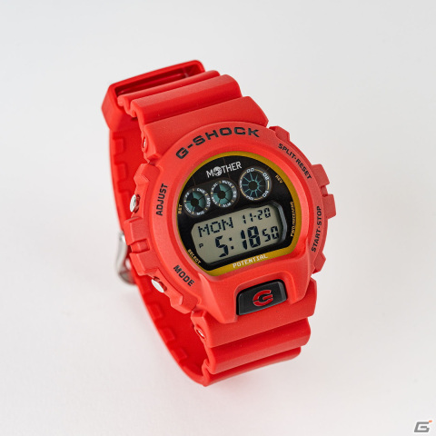 「MOTHER」とG-SHOCKのコラボ第2弾となるマザーレッドカラーの「GW-6900」が登場！3月14日より抽選販売がスタートの画像2