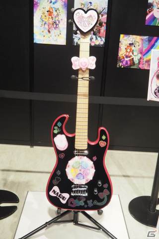 「プリティーリズム・レインボーライブ10周年展」内覧会をレポート！アニメを振り返る展示やキャストコメント、初公開の“プリズムレインボーギター”に注目の画像24