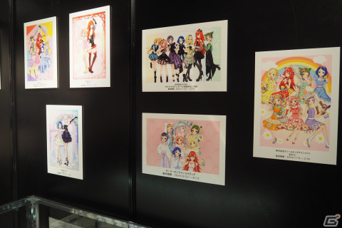 「プリティーリズム・レインボーライブ10周年展」内覧会をレポート!アニメを振り返る展示やキャストコメント、初公開の“プリズムレインボーギター”に注目の画像