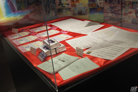 「プリティーリズム・レインボーライブ10周年展」内覧会をレポート!アニメを振り返る展示やキャストコメント、初公開の“プリズムレインボーギター”に注目の画像