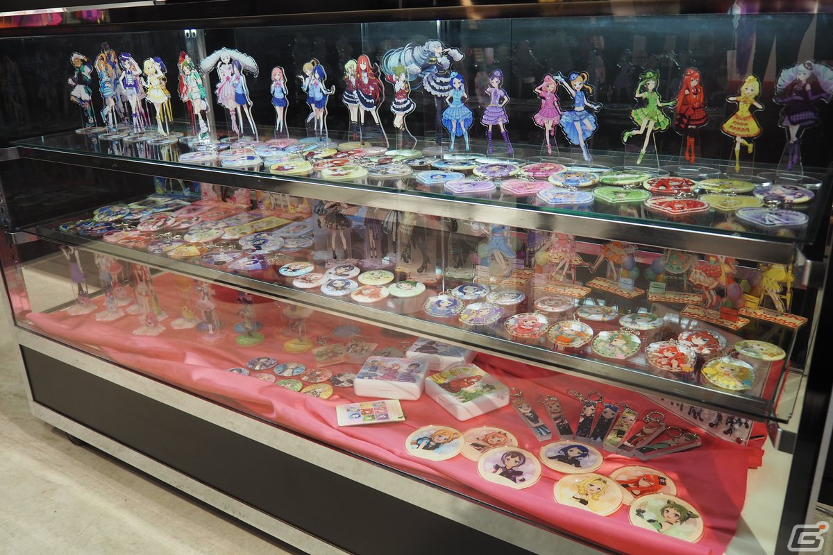 「プリティーリズム・レインボーライブ10周年展」内覧会をレポート！アニメを振り返る展示やキャストコメント、初公開の“プリズムレインボーギター”に注目の画像25