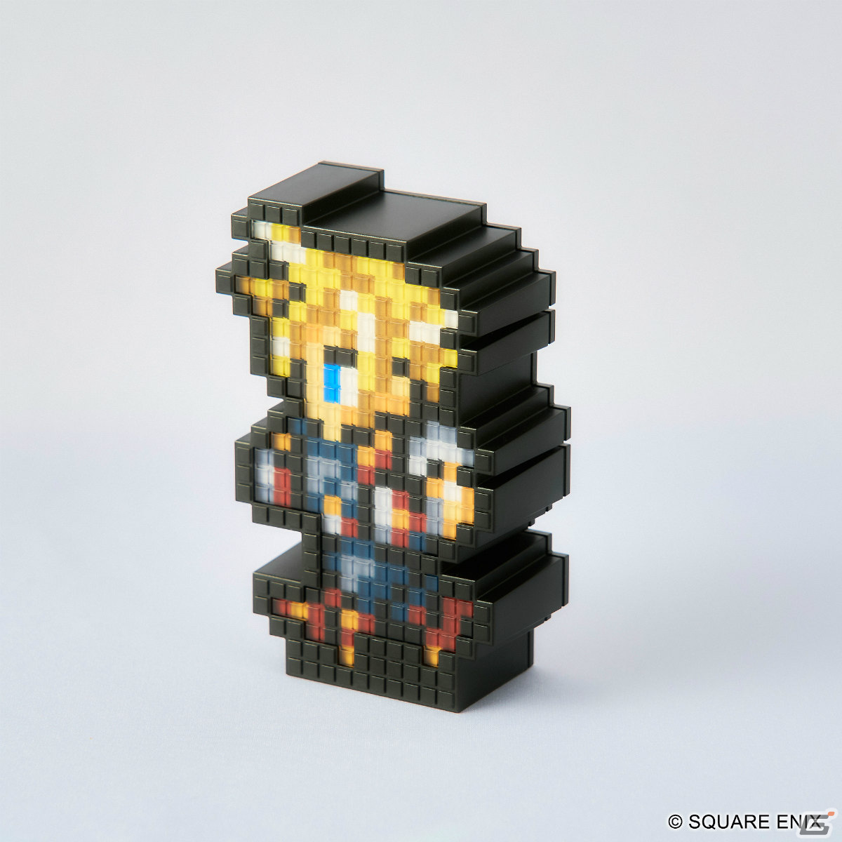 「FF」シリーズよりクラウド、ティナ、ライトニングがドットデザインのライトとなって登場!の画像