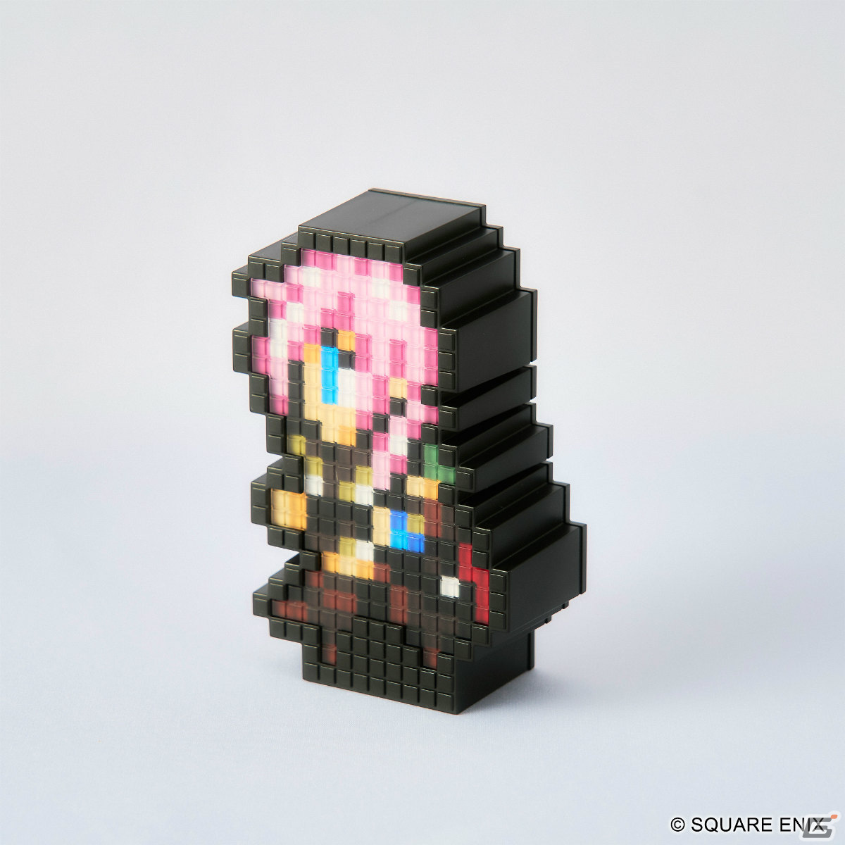 「FF」シリーズよりクラウド、ティナ、ライトニングがドットデザインのライトとなって登場!の画像