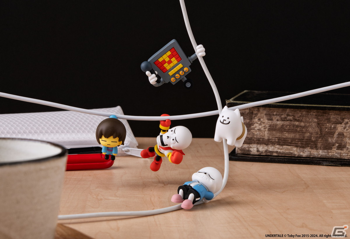 「UNDERTALE」のキャラたちがケーブルにハグするマスコットになってガシャポンに登場！3月5日より予約開始の画像