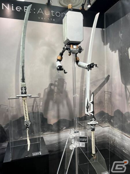 「ファンタジー武器屋-TAKUMIARMORY-」が大阪・大丸梅田店に登場！「NieR:Automata Ver1.1a」から“白の契約”のレプリカなども展示の画像7