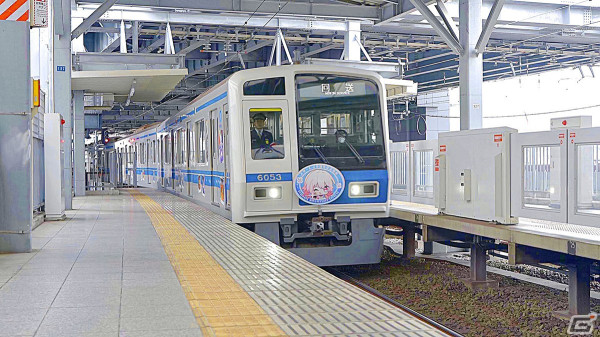 「崩壊：スターレイル」スペシャルラッピングされた「スターレイル周年記念列車」の運行が西武池袋線で開始！名誉車掌に三月なのかが就任の画像1