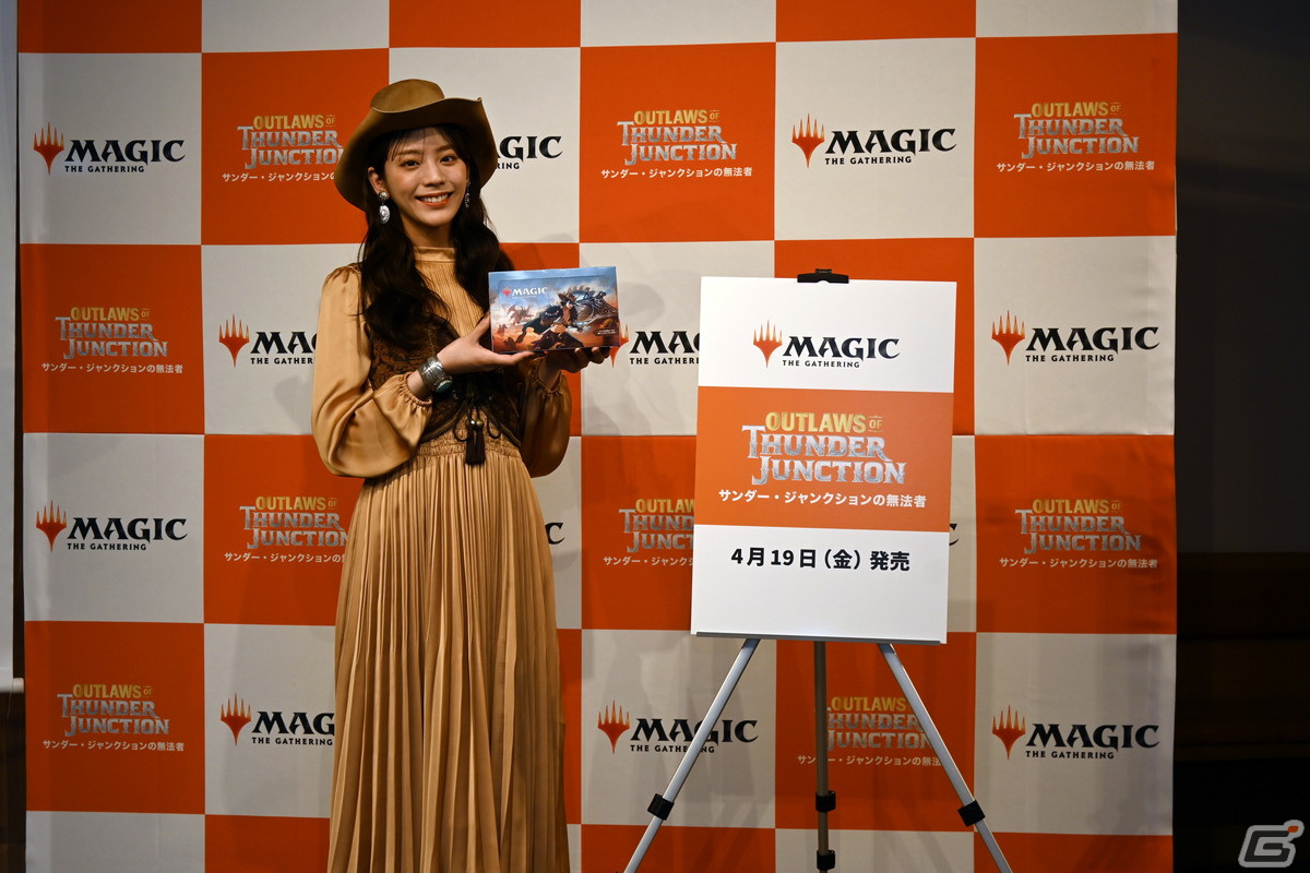 「マジック：ザ・ギャザリング」西部劇が舞台の「サンダー・ジャンクションの無法者」発売PRイベントをレポート！貴島明日香さんがカウガール風の衣装で登場の画像