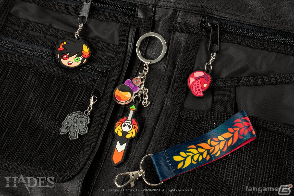 「HADES」ザグレウスとヒュプノスが可愛らしいデフォルメキャラクターになったキーホルダーとピンバッジがFangamer Japanより登場!の画像