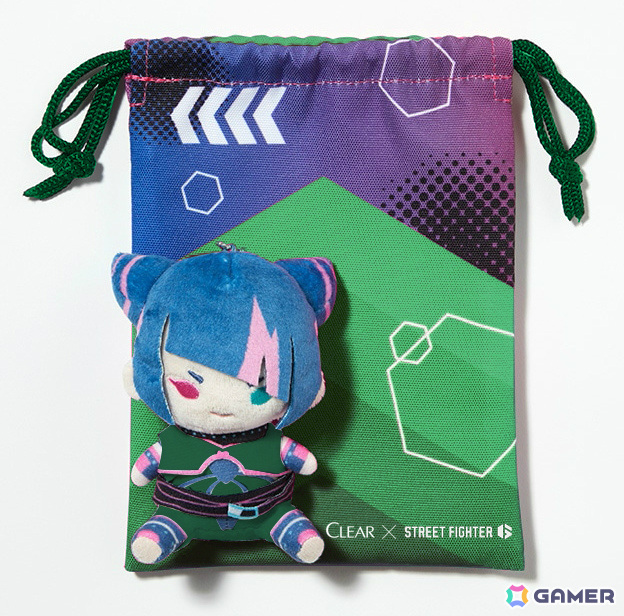 クリア×「ストリートファイター」ジュリがデザインされた限定ポンプ