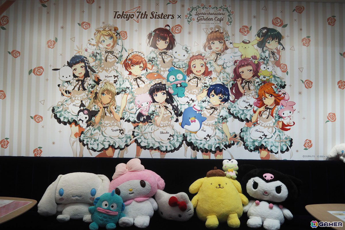 「ナナシス」サンリオキャラクターズとのコラボカフェを紹介！777☆SISTERSのメンバーが描き下ろしで登場、ユニットをイメージしたメニューもの画像