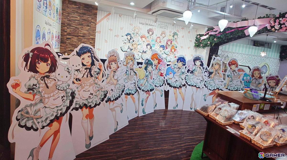 「ナナシス」サンリオキャラクターズとのコラボカフェを紹介！777☆SISTERSのメンバーが描き下ろしで登場、ユニットをイメージしたメニューもの画像
