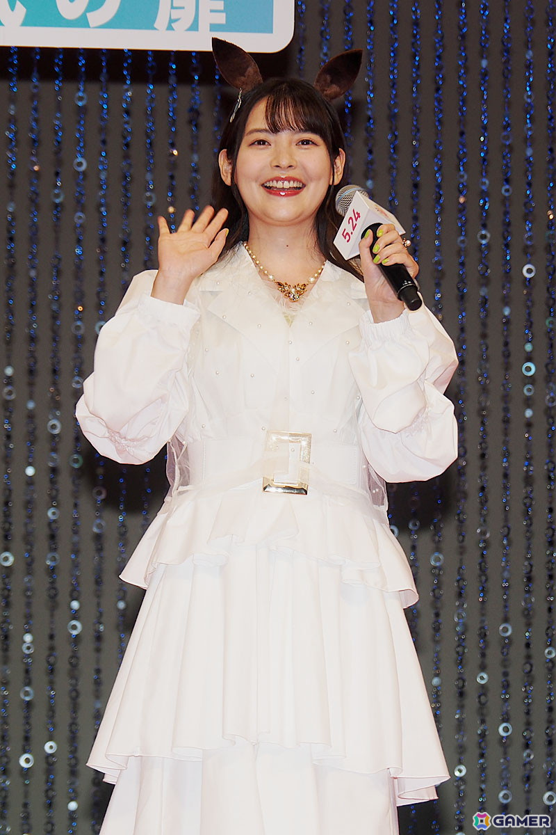 劇場版「ウマ娘 プリティーダービー 新時代の扉」藤本侑里さん、上坂すみれさん、小倉唯さん、福嶋晴菜さんがドレスアップした姿で登場した完成披露プレミアレポートの画像4