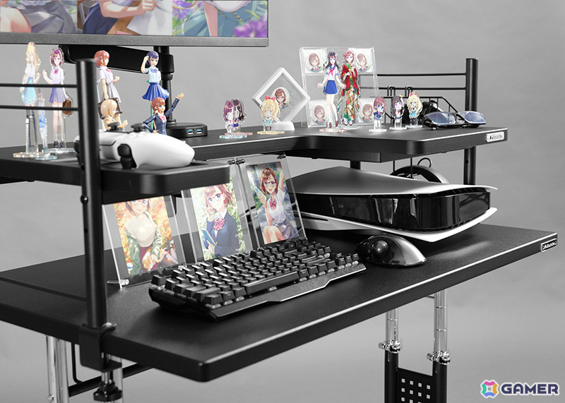 今あるデスクに後付けで“推し活デスク”化！Bauhutteより大型デスクラック＆タペストリー専用ハンガーが発売の画像