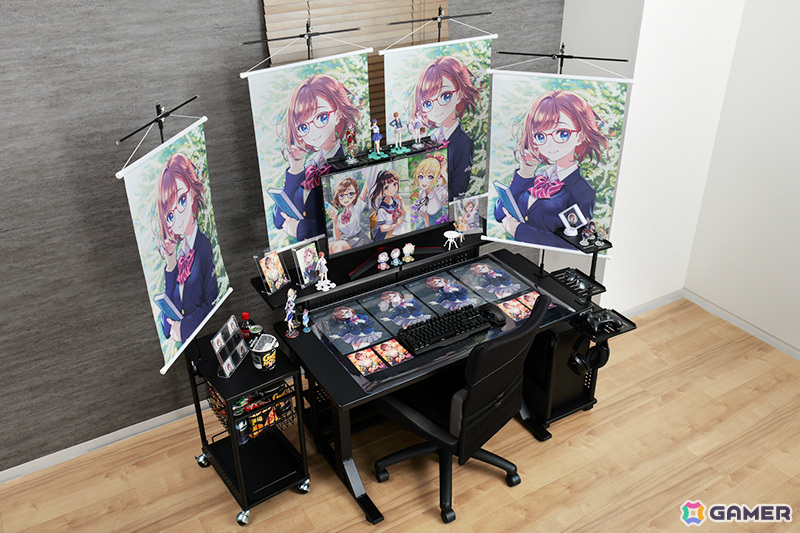 今あるデスクに後付けで“推し活デスク”化！Bauhutteより大型デスクラック＆タペストリー専用ハンガーが発売の画像