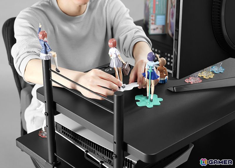 今あるデスクに後付けで“推し活デスク”化！Bauhutteより大型デスクラック＆タペストリー専用ハンガーが発売の画像