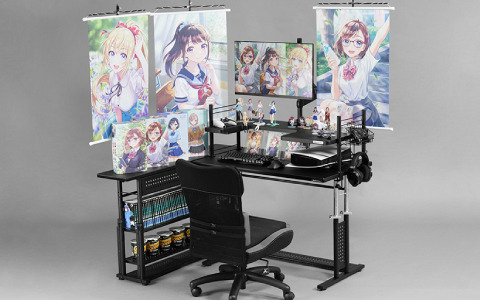 今あるデスクに後付けで“推し活デスク”化！Bauhutteより大型デスクラック＆タペストリー専用ハンガーが発売