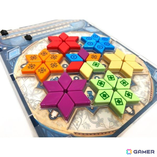 「アズール：サマーパビリオン ミニ」が6月上旬に発売！戦略タイル配置ゲームの名作「アズール」の第3弾が持ち運びも便利なミニサイズにの画像2