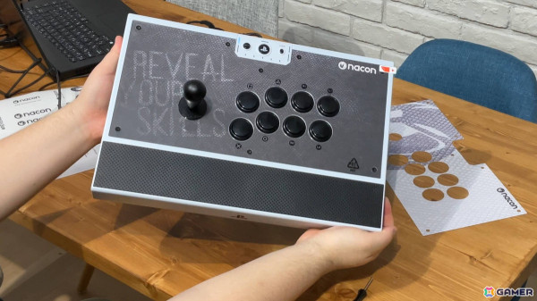 ハイエンドモデルをお安く！「NACON DAIJA アーケードスティック」レビュー：カスタマイズや連動アプリを活かした“自分だけのアケコン”作りが魅力の画像10