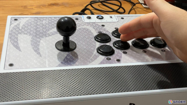 ハイエンドモデルをお安く！「NACON DAIJA アーケードスティック」レビュー：カスタマイズや連動アプリを活かした“自分だけのアケコン”作りが魅力の画像5