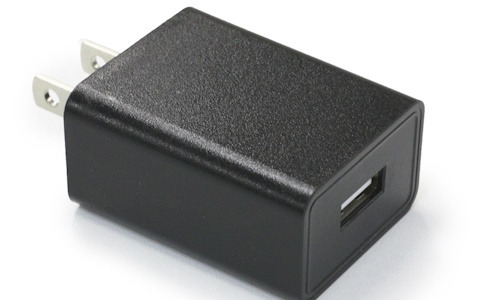 3DS＆DSiシリーズを充電できる「コンパクトUSB ACアダプタ V2」がコロンバスサークルから7月下旬に発売！