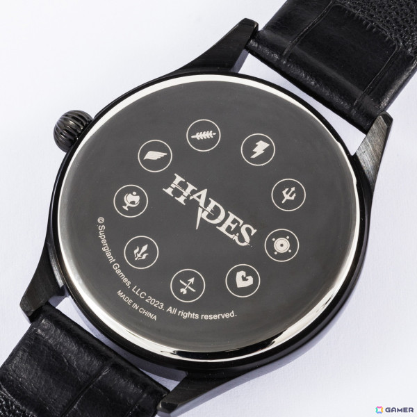 「Hades」主人公・ザグレウスをイメージした腕時計・アウター・バックパックがSuperGroupiesより登場！の画像