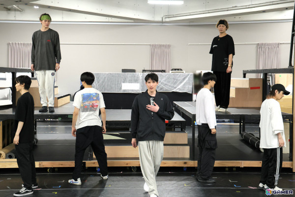 「Butlers' 歌劇『悪魔執事と黒い猫』~薔薇薫る舞踏会編~」の稽古場レポートが公開!執事と“瞑想”する回替わりイベントも発表の画像