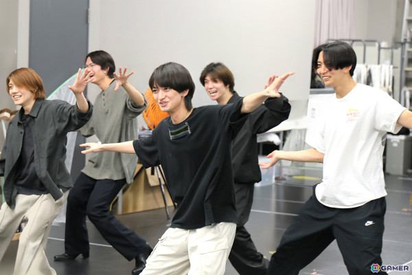 「Butlers' 歌劇『悪魔執事と黒い猫』~薔薇薫る舞踏会編~」の稽古場レポートが公開!執事と“瞑想”する回替わりイベントも発表の画像