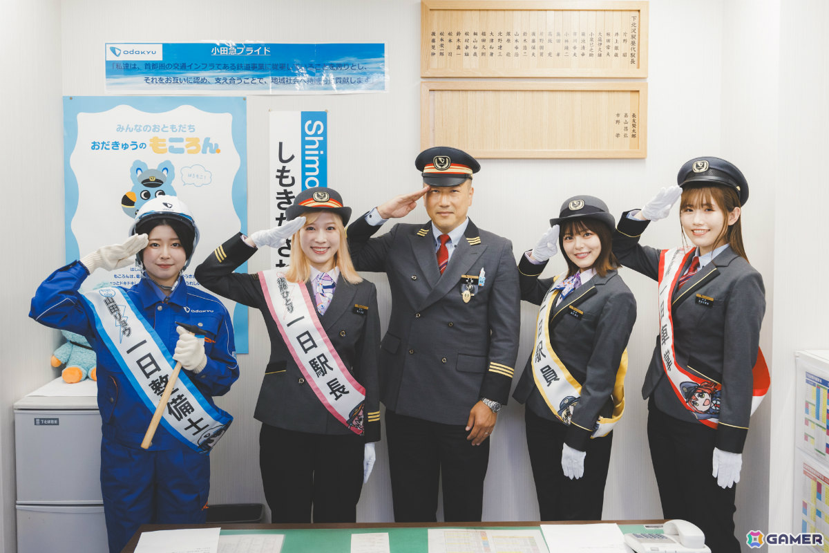 「劇場総集編ぼっち・ざ・ろっく!」×小田急電鉄のコラボが6月7日より実施!記念イベントでは青山吉能さんら4名が駅スタッフの制服姿で登場の画像