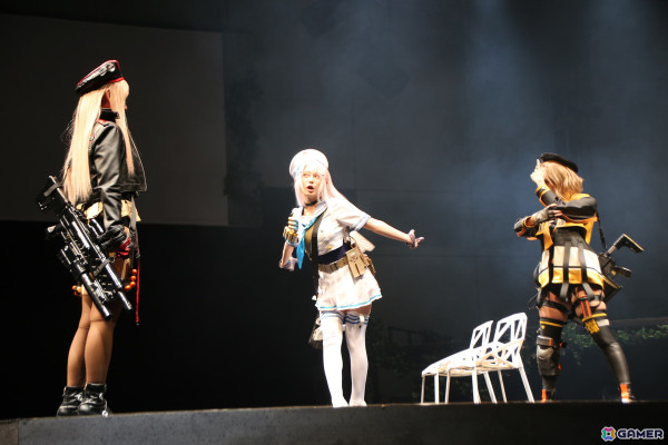 背中で魅せるガンガールたちの魅力をステージで再現した舞台「NIKKE THE STAGE」のゲネプロをレポートの画像13