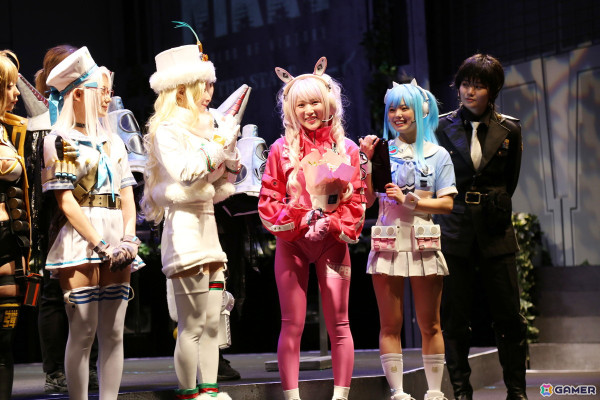 背中で魅せるガンガールたちの魅力をステージで再現した舞台「NIKKE THE STAGE」のゲネプロをレポートの画像2