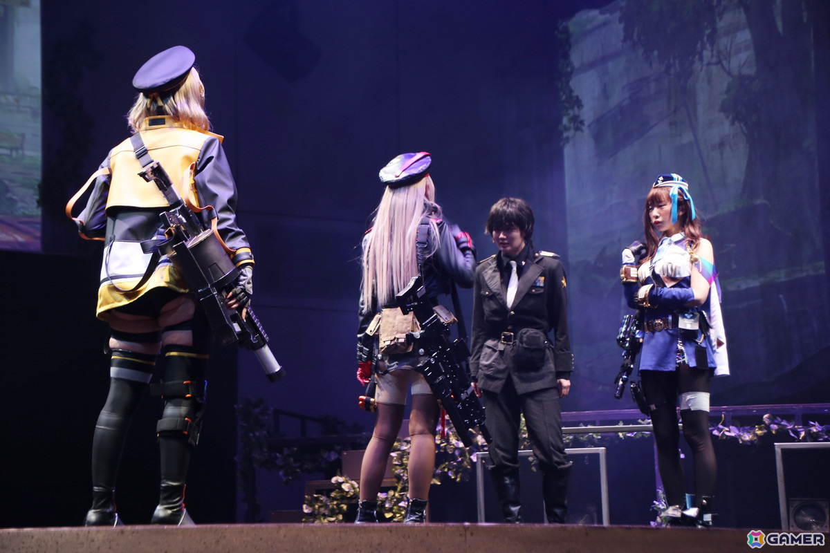 背中で魅せるガンガールたちの魅力をステージで再現した舞台「NIKKE THE STAGE」のゲネプロをレポートの画像