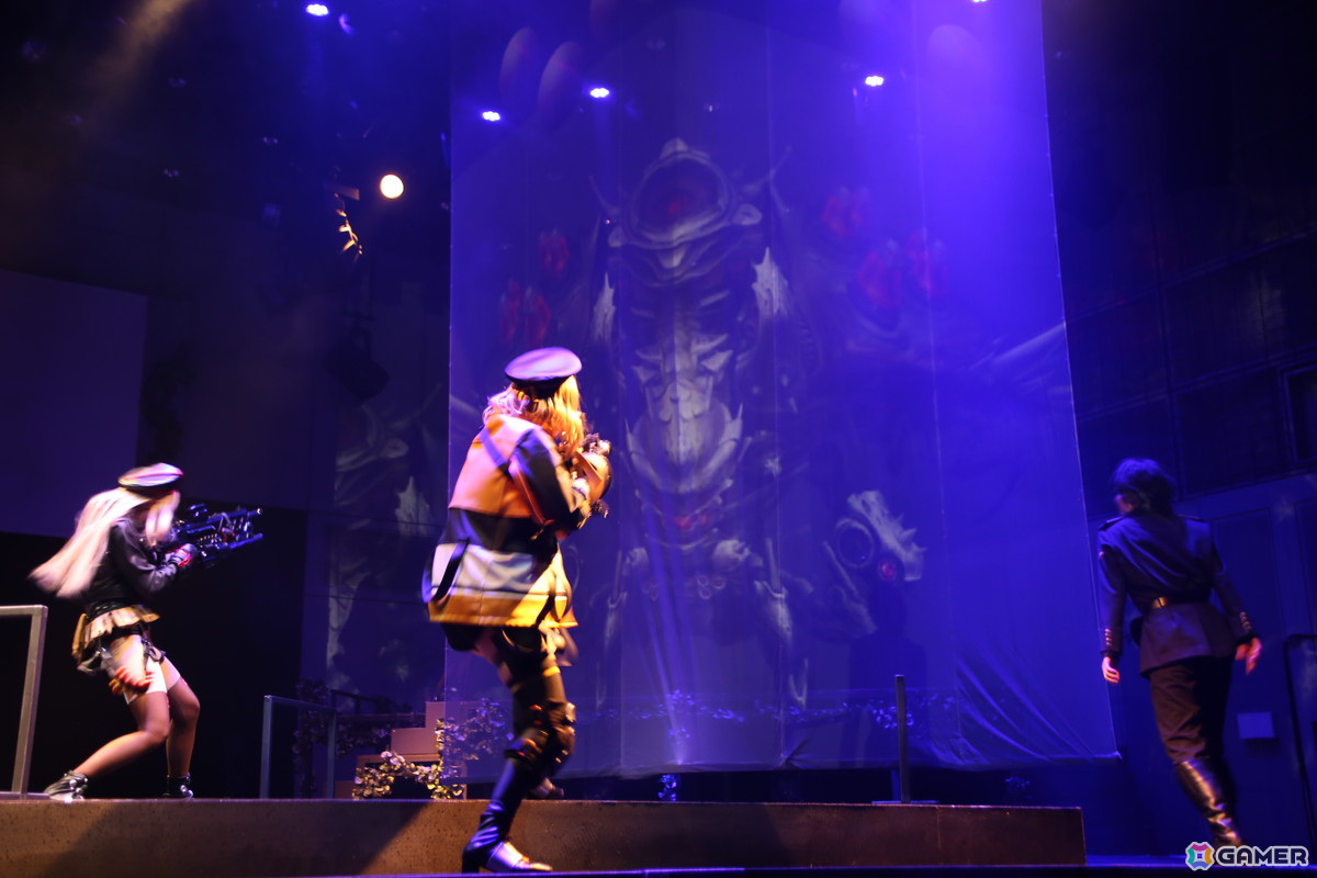 背中で魅せるガンガールたちの魅力をステージで再現した舞台「NIKKE THE STAGE」のゲネプロをレポートの画像