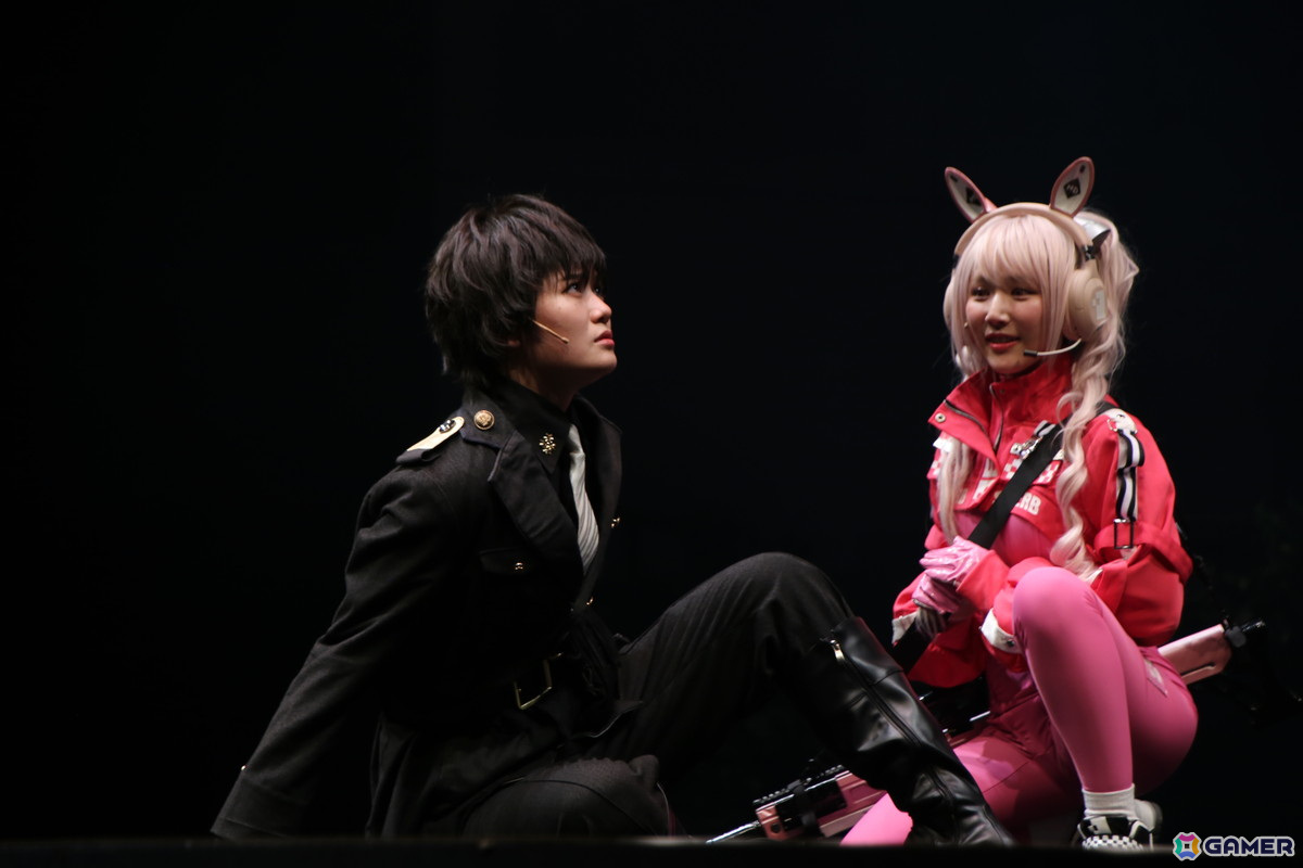 背中で魅せるガンガールたちの魅力をステージで再現した舞台「NIKKE THE STAGE」のゲネプロをレポートの画像