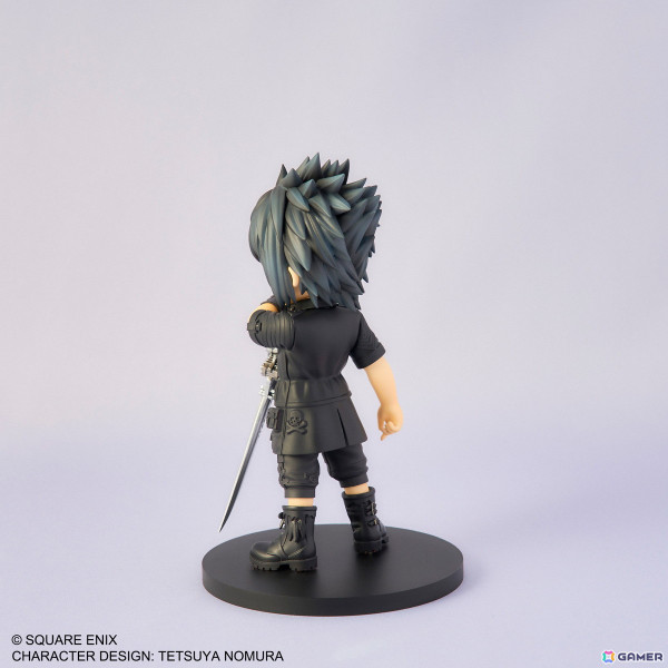 「FFXV」ノクティスのアドラブルアーツが11月30日に発売！付属パーツの剣やスマートフォン、交換顔・腕により別のポージングを楽しめるの画像