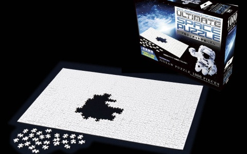 究極的難しさを誇る1,000ピースの白無地パズル「アルティメット宇宙パズル」が7月に発売！