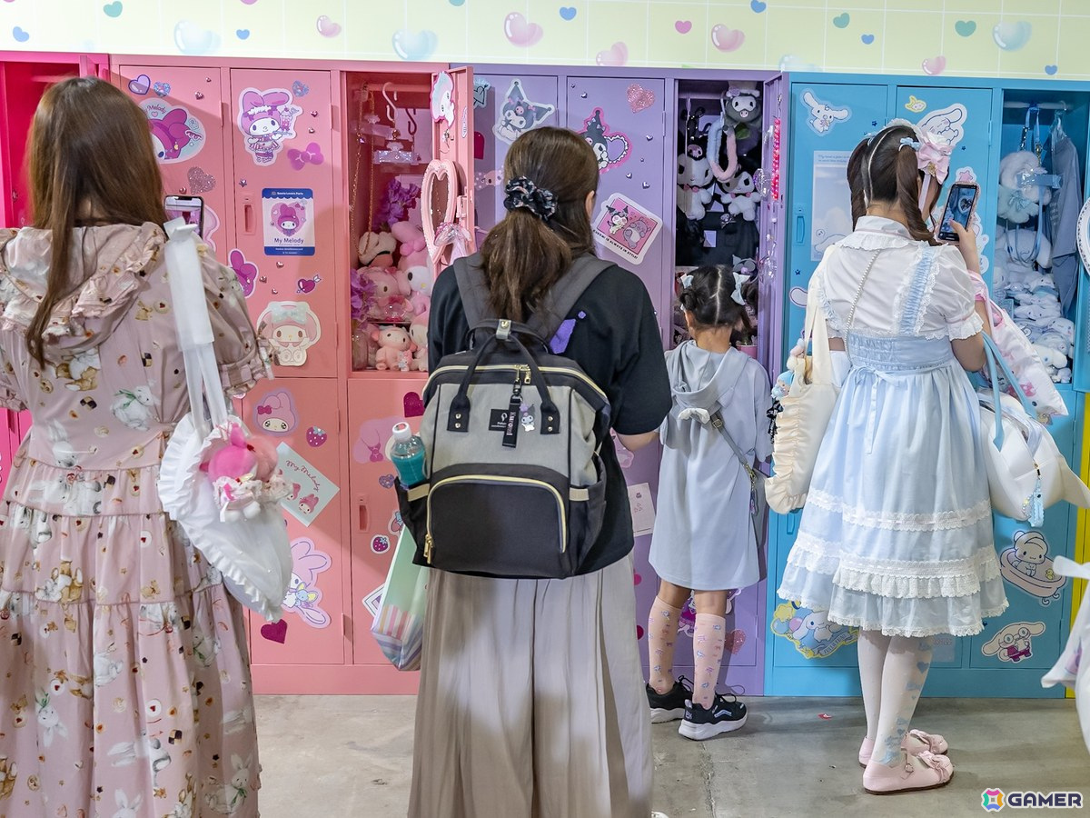 キャラクターをイメージしたコーディネートでイベントを楽しむ姿も
