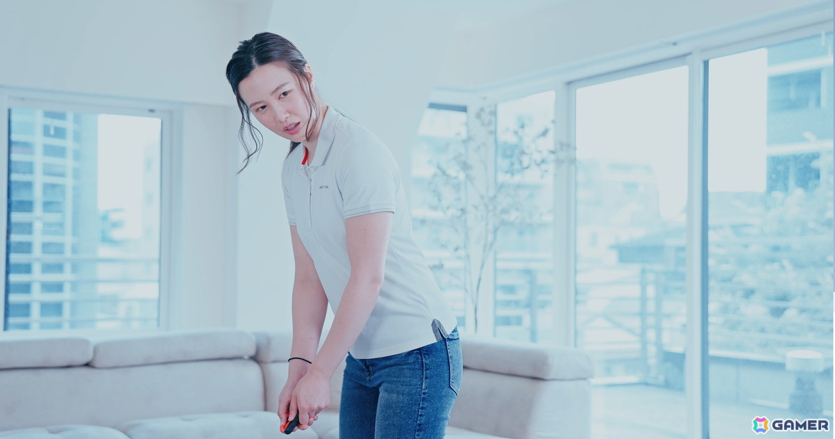 「おうちでゴルフ練習 パターうまくな～る！」手塚あいりさんがプレイする様子を収めたWEB CMが公開！の画像