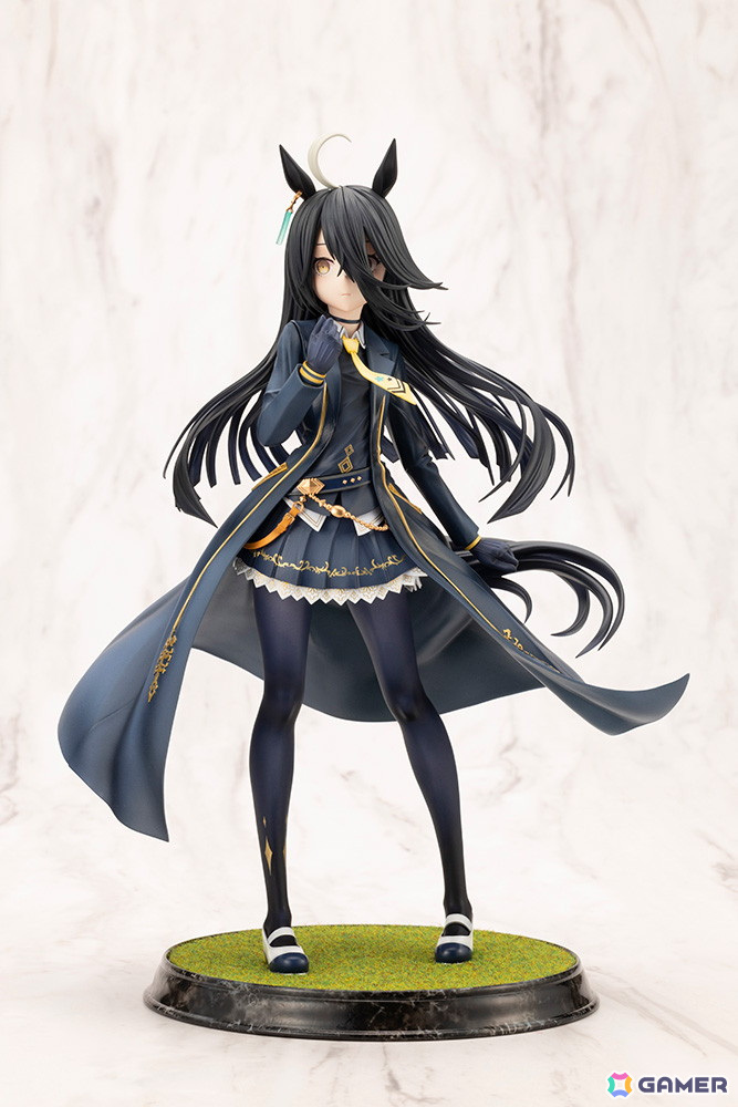 「ウマ娘 プリティーダービー」よりマンハッタンカフェが1/7スケールフィギュアで登場！台座には人工芝素材を使用の画像2