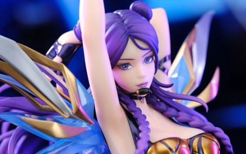 「リーグ・オブ・レジェンド」カイ=サがバーチャルガールズグループ「K/DA」の姿で1/7スケールフィギュア化！