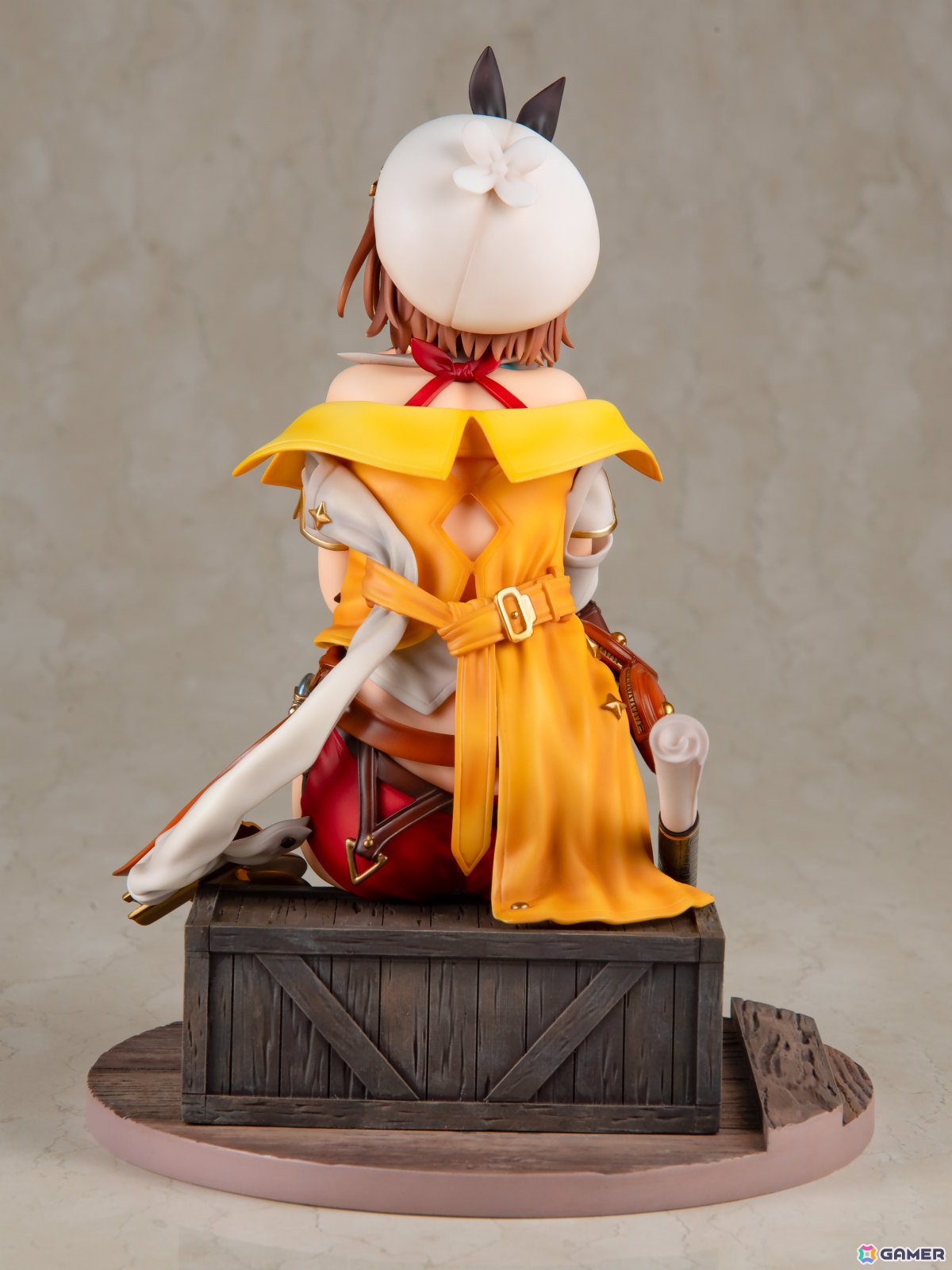 「ライザのアトリエ2」ライザの1/6スケールフィギュアがKT model＋より登場！王都の片隅でリンゴをつまみ食いする姿を大きめサイズで立体化の画像