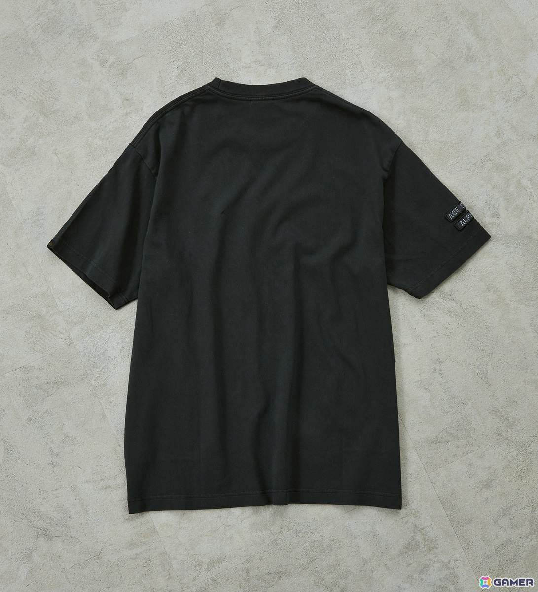 ミリタリーブランド「ALPHA INDUSTRIES」より「ACE COMBAT 7」とのコラボTシャツ2種が7月25日に発売！“三本線”とADFX-01の2種類が登場の画像7