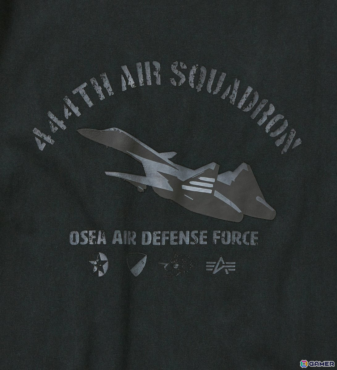 ミリタリーブランド「ALPHA INDUSTRIES」より「ACE COMBAT 7」とのコラボTシャツ2種が7月25日に発売！“三本線”とADFX-01の2種類が登場の画像9