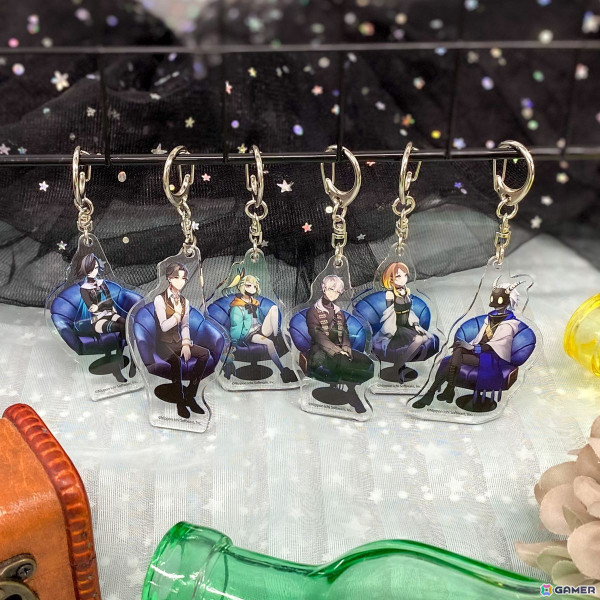 「BAR ステラアビス」缶バッジやアクスタなどの新グッズがeeo Storeで発売！描き下ろしイラストを使った公式Tシャツも登場の画像